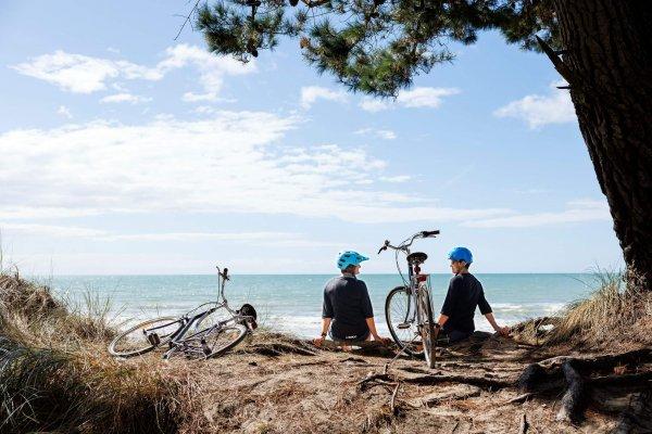 Biking beach Great Taste Trail by Virginia Woolf