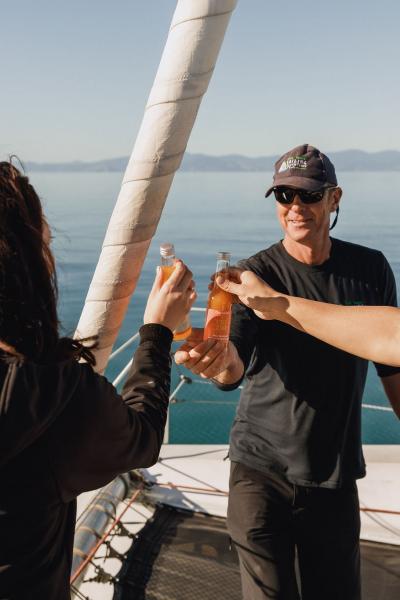 Zero carbon couple drinksAbel Tasman Sailing