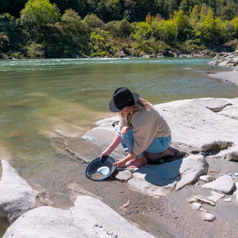 192035 goldpanning at buller gorge