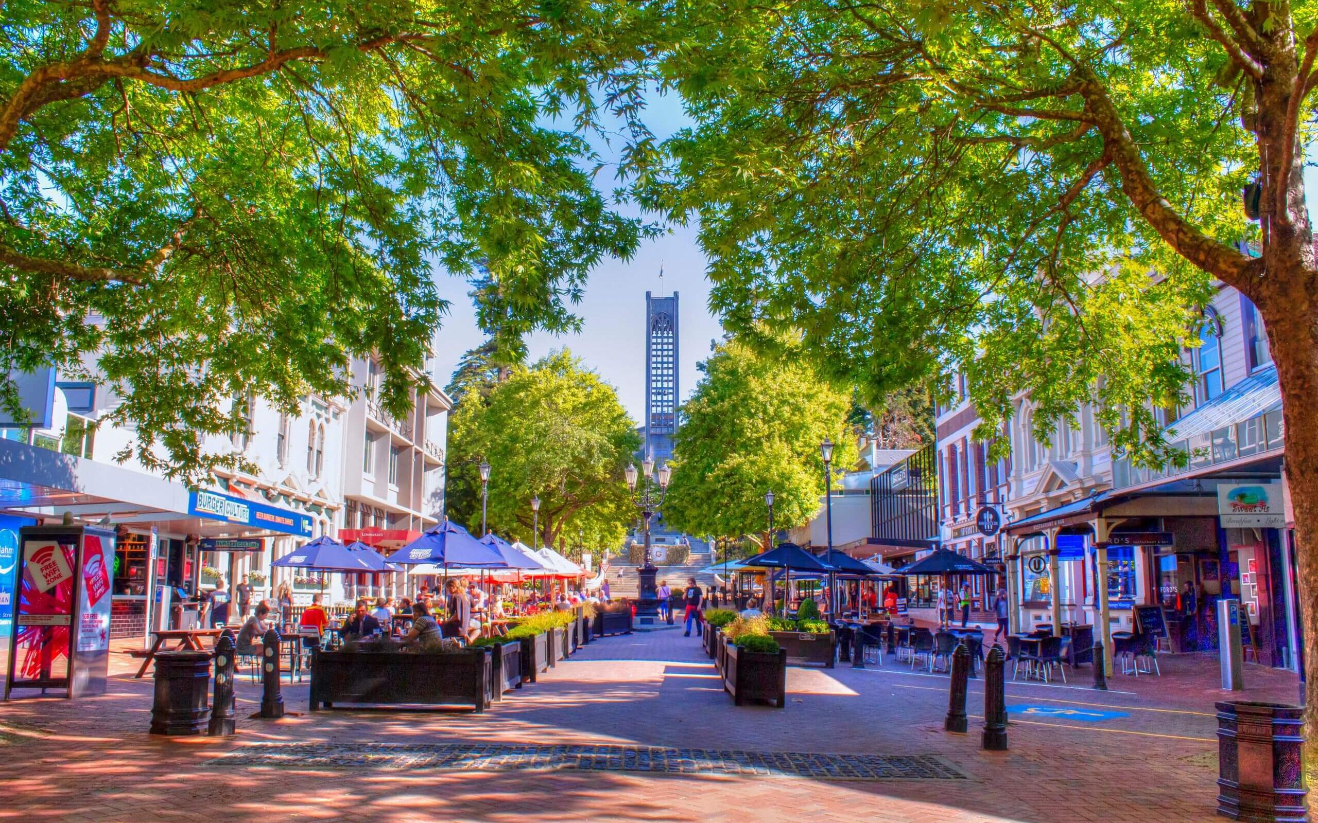 Alfresco dining on Trafalgar Street