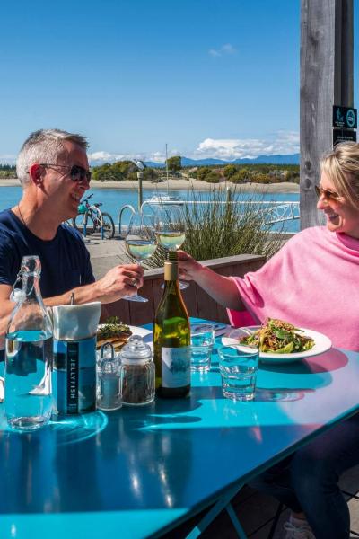 Dining at Jellyfish in Mapua Web Res taken by Oliver Weber credit www.nelsontasman.nz