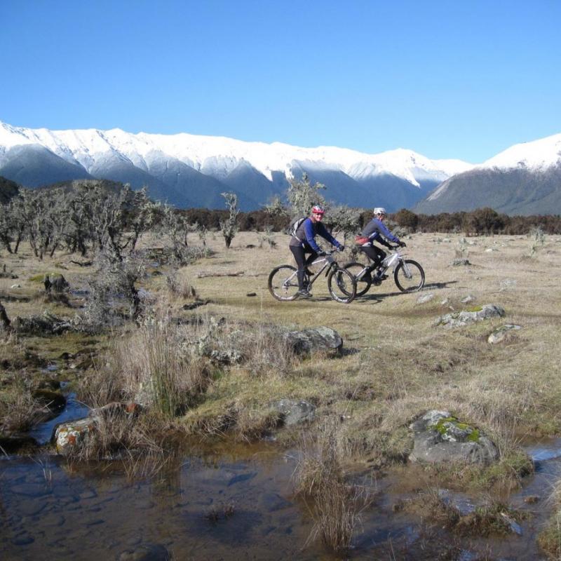 Mountain biking snow background Credit Alan Eskrick teetotal