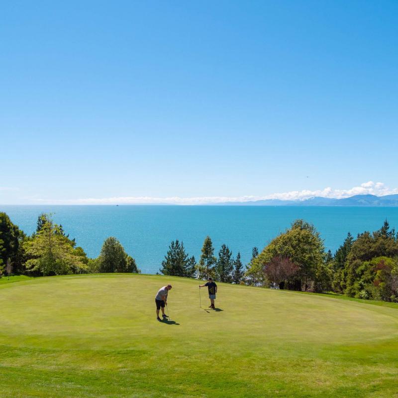 192133 golfing at tasman golf club web 2560px