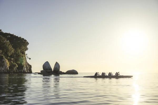 Waka Abel Tasman Split Apple Rock