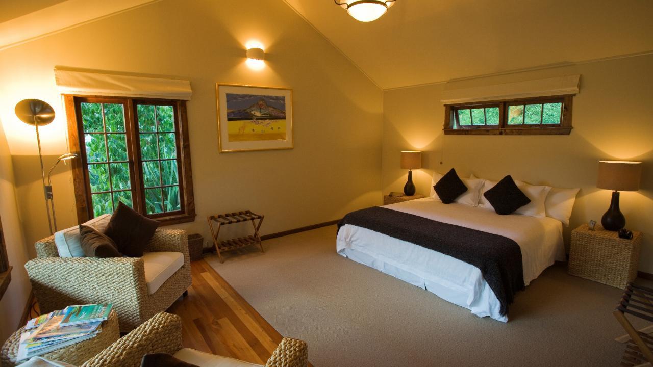 Interior of guest cottage suite at Owen River Lodge 