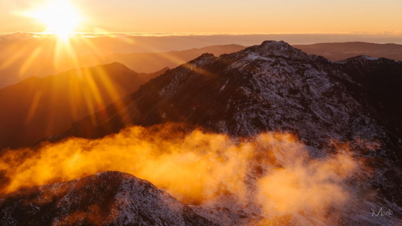 Kahurangi Peaks scenic flight at sunrise with Golden Bay Air