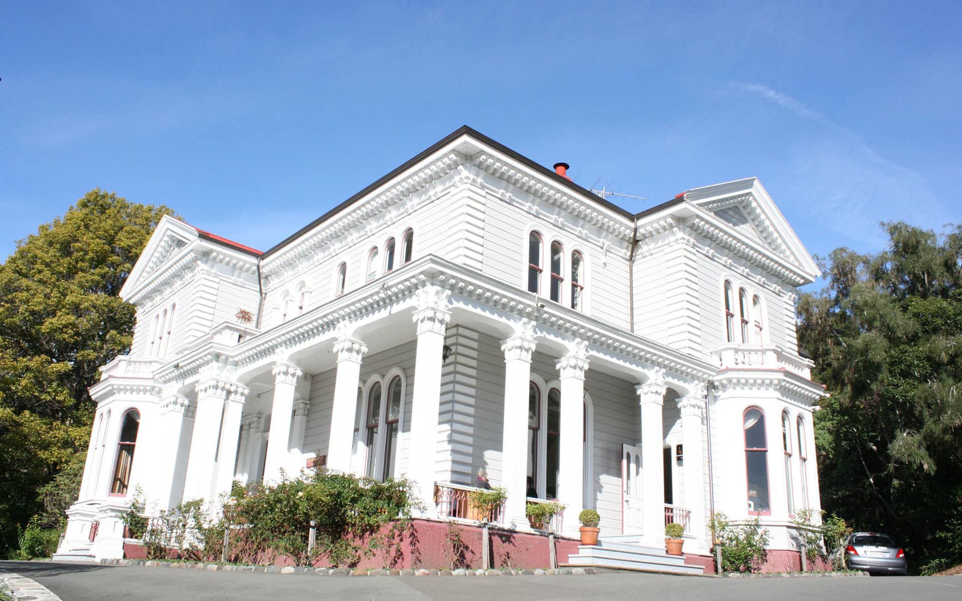 Melrose House exterior by Bare Kiwi