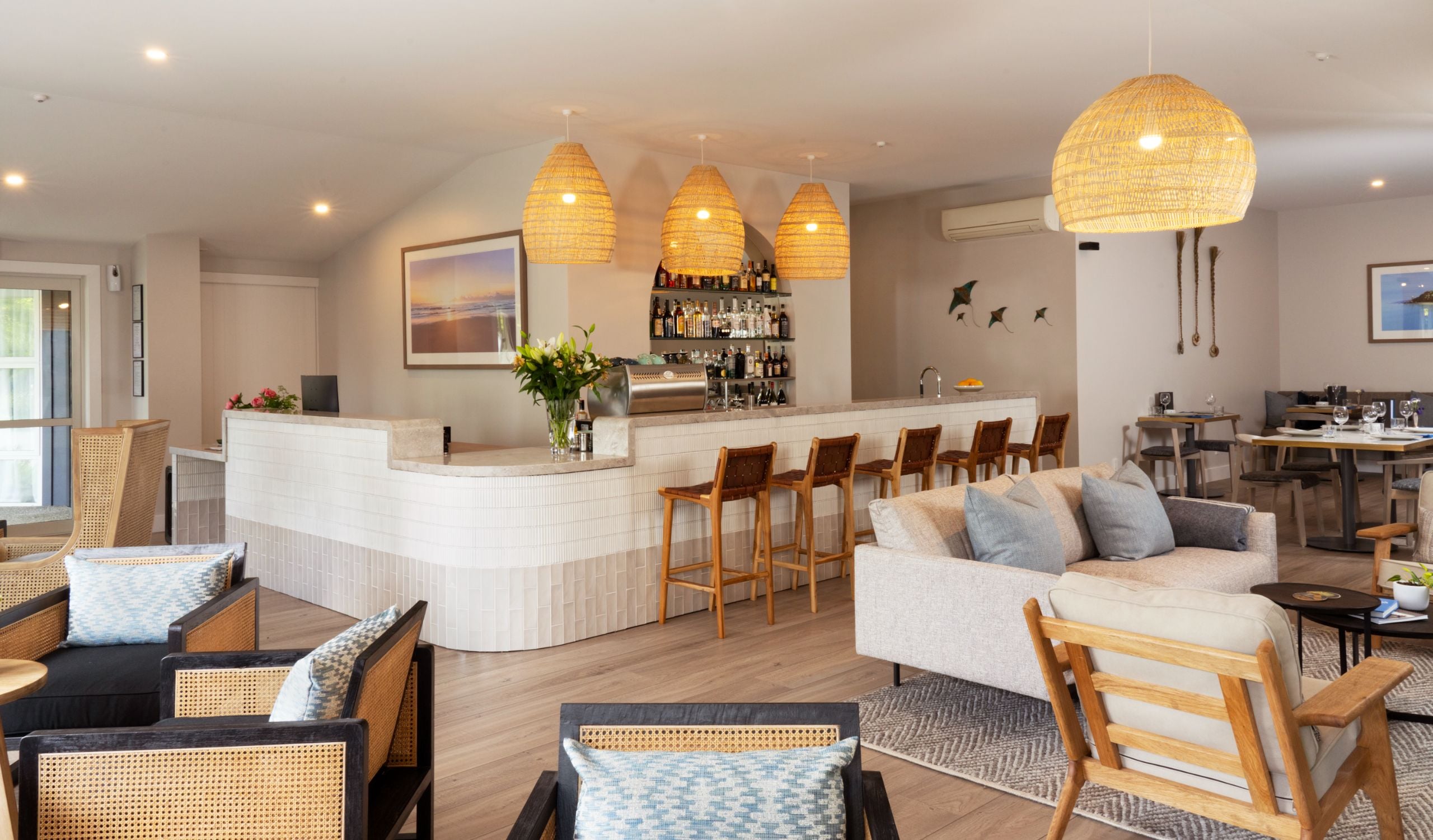 Ratanui Lodge main lounge bar